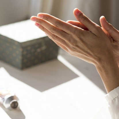 Πλένετε συχνά τα χέρια σας; Αυτές είναι οι 9 καλύτερες ενυδατικές κρέμες που θα καταπραΰνουν το δέρμα σας 