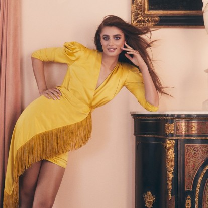 Model Material: Υιοθετήστε κι εσείς τη ρουτίνα περιποίησης & μακιγιάζ του μοντέλου Taylor Hill