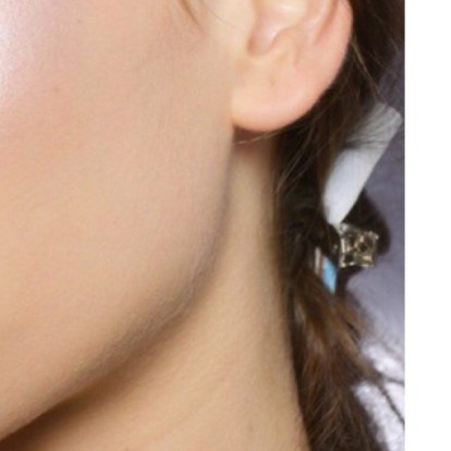 Μωβ highlighter: το beauty trend που ξεκίνησε η Rihanna 