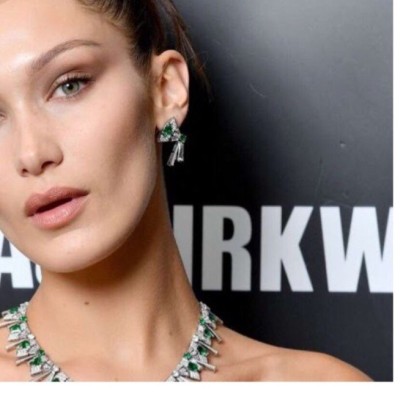 Πώς να πετύχετε τον sleek back κότσο των stars 