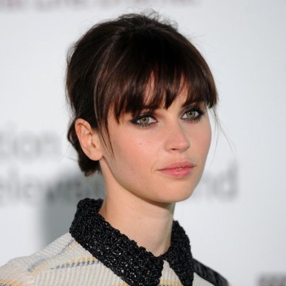 Τα χτενίσματα που γίνονται μέσα σε 5 λεπτά και είναι τέλεια για την επόμενη βιντεοκλήση σας 