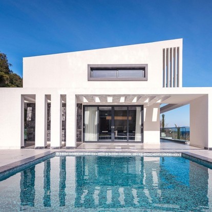 Oι Kallithea villas είναι ένα δίδυμο εξοχικών κατοικιών που αγγίζουν το απόλυτο καλοκαιρινό όνειρο 