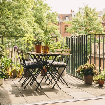 12+1 Balcony Tips: Ανανεώστε το μπαλκόνι σας και δημιουργήστε το δικό σας εξωτερικό «καταφύγιο» 