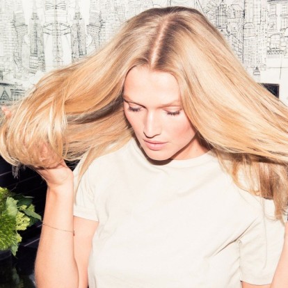 Stay Home Hair Tips: Περιποιηθείτε τα βαμμένα μαλλιά σας και δείτε τα πιο λαμπερά από ποτέ