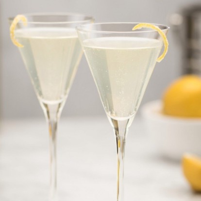 4 γευστικά cocktails που μπορείτε να φτιάξετε σήμερα απολαμβάνοντας μια ανοιξιάτικη Κυριακή 