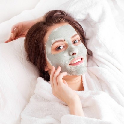 Stay Home Masks: «Απογειώστε» την περιποίηση του προσώπου σας με τις πιο hot μάσκες