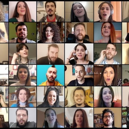 Απολαύστε 40 καλλιτέχνες από τη Θεσσαλονίκη να τραγουδούν το Σχήμα Λόγου και ανεβάστε τη σημερινή σας διάθεση 