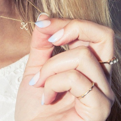 5 μίνιμαλ σχέδια που μπορείτε να δοκιμάσετε στα νύχια σας αυτό το σαββατοκύριακο 