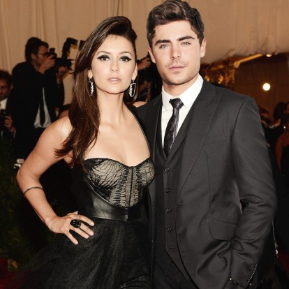 Ο Zac Efron και η Nina Dobrev μας δείχνουν πώς να συνδυάσετε τη γυμναστική με τη διασκέδαση