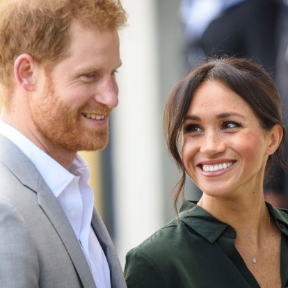 Meghan Markle & Πρίγκιπας Harry: Το νέο βιβλίο που ετοιμάζουν οι ex-royals και θα προκαλέσει «πονοκέφαλο» στη βασίλισσα 