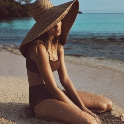 The sun & The skin: Πώς να αντιμετωπίσετε τα ηλιακά εγκαύματα με φυσικούς τρόπους