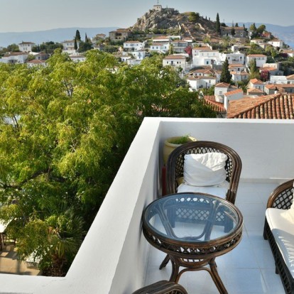 Η Villa Οmorfia στην Ύδρα θα σας ταξιδέψει στο ελληνικό καλοκαίρι 