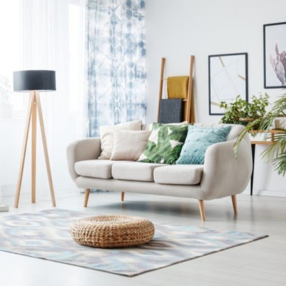 Eπιθυμείτε να οργανώσετε το σαλόνι της κατοικίας σας; Με αυτά τα πολύτιμα tips γίνεται