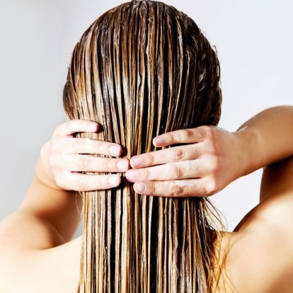 14 θαυματουργές hair masks που δεν πρέπει να λείπουν από το μπάνιο σας
