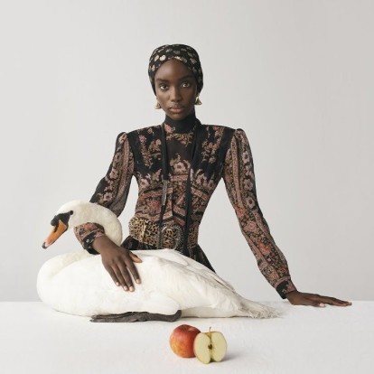 «Eίμαστε όλοι ένα»: Το μήνυμα που περνάει η καινούρια καμπάνια του οίκου Etro για τη νέα εποχή 