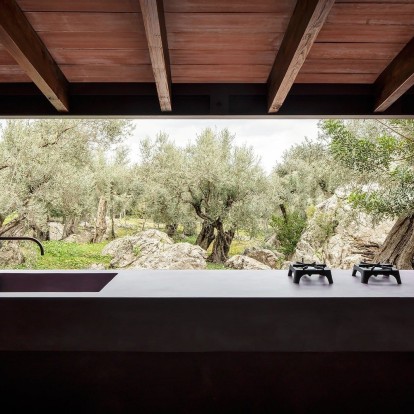 Tα ονειρικά «Olive houses» στη Μαγιόρκα δένουν με αρμονία τη φύση με τη φίνα αρχιτεκτονική 