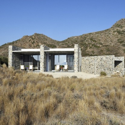 Το Skinopi Lodge είναι ένα καλά κρυμμένο καλοκαιρινό «μυστικό» στον πιο top προορισμό των Κυκλάδων