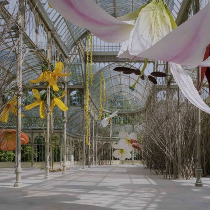 Η εντυπωσιακή έκθεση του Petrit Halilaj στο Palacio de Cristal στη Μαδρίτη είναι ό,τι καλύτερο θα δείτε σήμερα