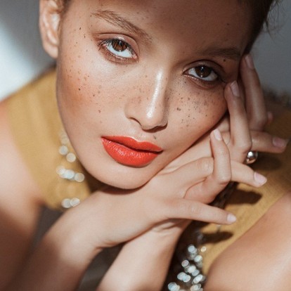 Αυτό είναι το makeup trend που πρέπει να δοκιμάσετε τους επόμενους μήνες στο πρόσωπό σας