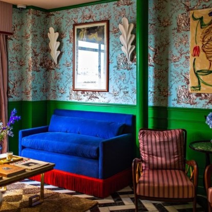 Το ολοκαίνουριο ξενοδοχείο "Les Deux Gares" θα μπορούσε να είναι το σπίτι ενός εκκεντρικού bohemian Παριζιάνου συλλέκτη 