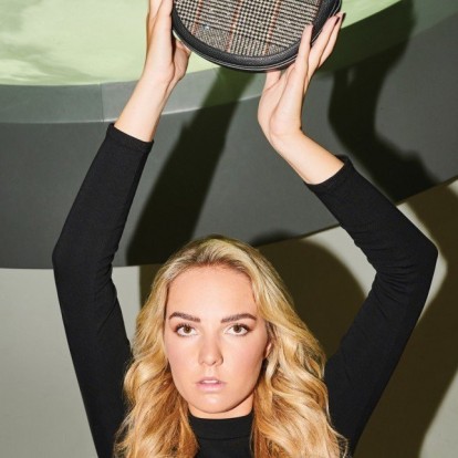 A sparkle girl: H Marina Raphael μας μιλάει για τις γυναίκες-πρότυπα στη ζωή της και τον ατόφιο σχεδιαστικό της χαρακτήρα 