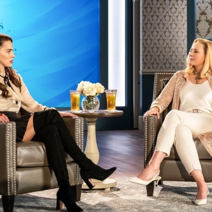 Melia Kreiling: Διαβάστε τη συνέντευξη της ελληνοαμερικανίδας πρωταγωνίστριας της νέας σειράς της Kim Cattrall, Filthy Rich