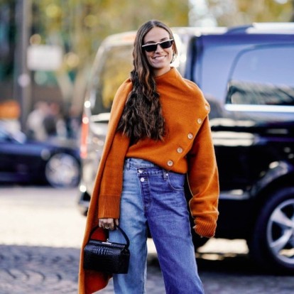 Jeans & Knitwear: Αυτοί είναι οι πιο fashionable συνδυασμοί σύμφωνα με τα κορίτσια του Instagram 