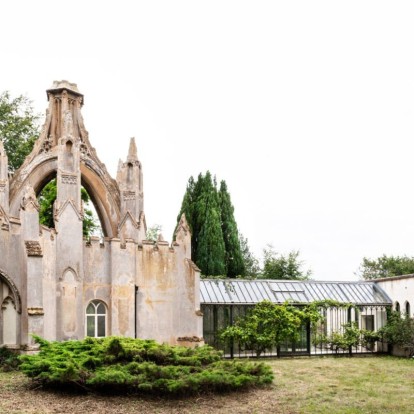 Το Woodbridge Lodge στο Λονδίνο είναι μια απίστευτη εξοχική κατοικία γοτθικού στιλ