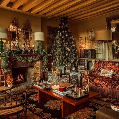 Dior Maison: Η Cordelia de Castellane μας δείχνει πώς να στολίσουμε το πιο τέλειο Χριστουγεννιάτικο τραπέζι & δέντρο