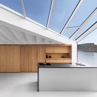 Ένα ενεργειακό πλωτό σπίτι στο Άμστερνταμ που αξίζει την προσοχή μας