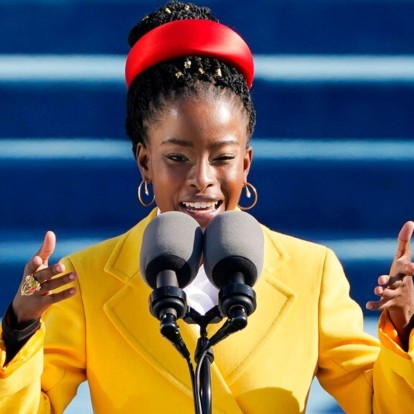 Amanda Gorman: Η νεαρή ποιήτρια που συγκλόνισε στην ορκωμοσία του Biden