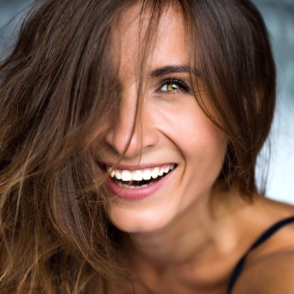 Τώρα μπορείτε να αποκτήσετε τα δόντια των ονείρων σας με τη μέθοδο της αόρατης ορθοδοντικής