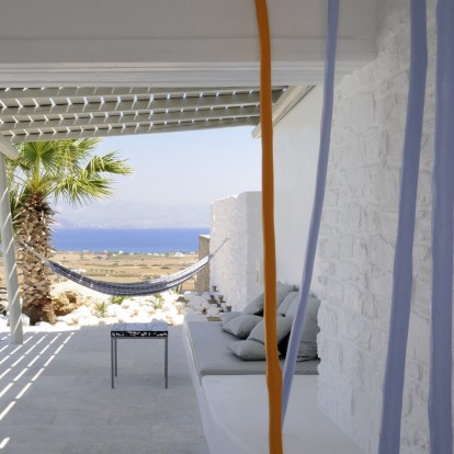 Summer House: Μια όμορφη βίλα στην Πάρο που «μυρίζει» ελληνικό καλοκαίρι