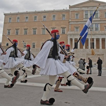 Στιγμή προς στιγμή η ιστορική παρέλαση για τα 200 χρόνια από την ελληνική Επανάσταση & όλες οι εμφανίσεις των επισήμων