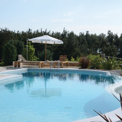 Pool Experts: Τα πλεονεκτήματα μιας πισίνας στον κήπο σας & πώς μπορείτε να την επιλέξετε on a budget 