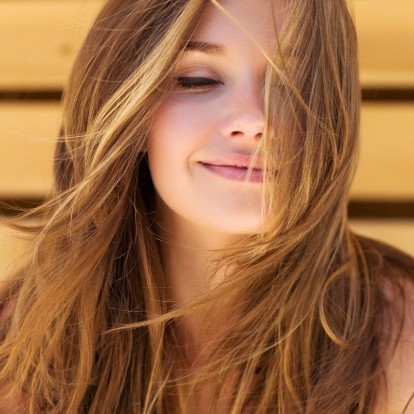 Hair secrets: Tα dos and don’ts για υγιή και λαμπερά μαλλιά με φυσικό τρόπο