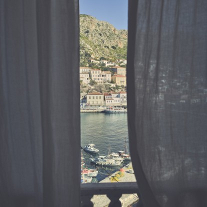  Writing from Hydra: Η νέα συλλογή για το σπίτι που θα το αναδείξει στον απόλυτο καλοκαιρινό προορισμό