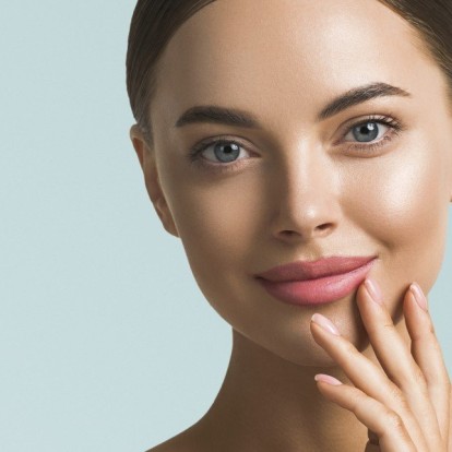 Healthy Glowing Skin: Τα beauty products που χρειάζεστε για λαμπερό δέρμα