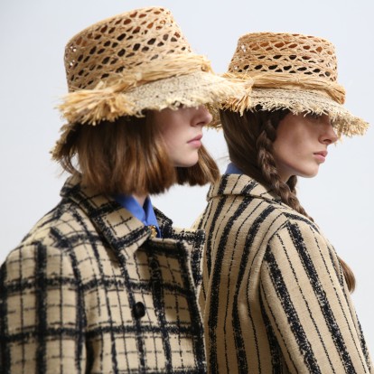 Tα ψάθινα καπέλα που φορούν οι fashionistas αυτό το καλοκαίρι 