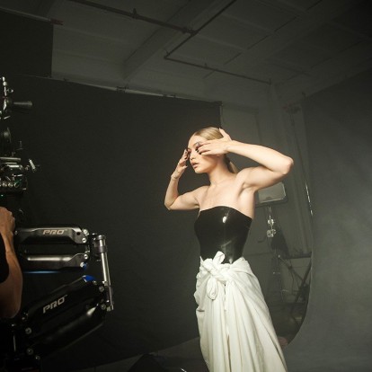 Τα Gigi Mules μόλις κυκλοφόρησαν και διώχνουν το κακό μάτι 