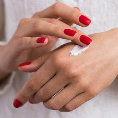 Winter SOS: Οι κρέμες χεριών που θα σώσουν τα χέρια σας