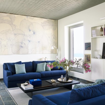 Μια κατοικία στη Φολέγανδρο που αντικατοπτρίζει το ελληνικό καλοκαίρι 