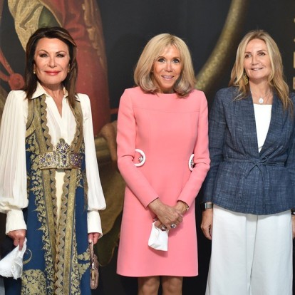 Η Πρώτη Κυρία της Γαλλίας, Brigitte Macron, ξεναγήθηκε στη μεγάλη επετειακή έκθεση «1821 Πριν και Μετά» στην Αθήνα