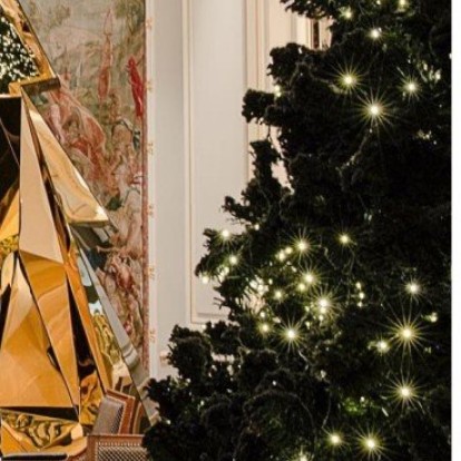 Noël 2021: Τα πιο όμορφα Χριστουγεννιάτικα δέντρα στα ξενοδοχεία του Παρισιού 