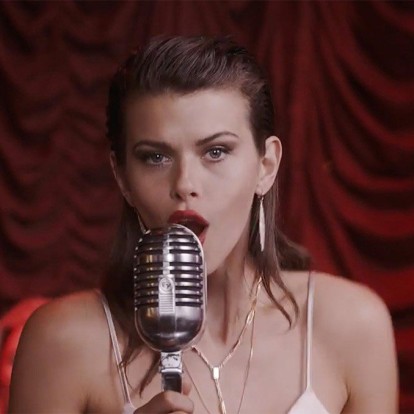 Μία απρόσμενη γιορτινή Pitch Perfect συνεργασία 