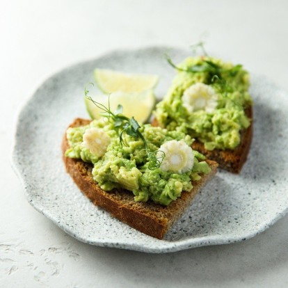 3 avocado toasts & ένα sandwich-έκπληξη που θα ομορφύνουν τη μέρα σας 