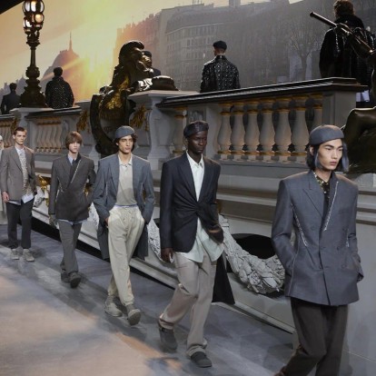 Η Men's Winter 2022-2023 collection του οίκου Dior ήταν μια ωδή στη σύγχρονη κομψότητα