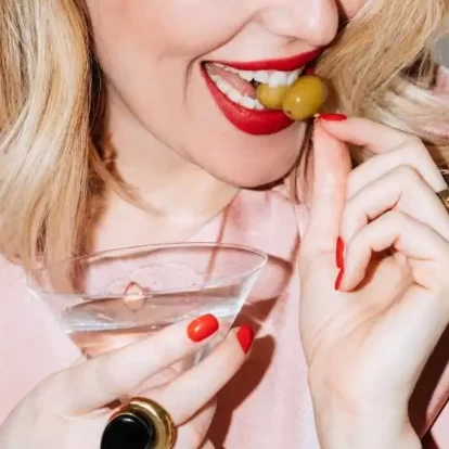 Etiquette Glasses: Πώς πρέπει να κρατάμε το κάθε ποτήρι ποτού 