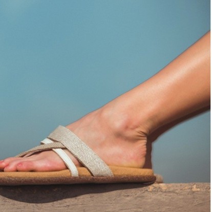 The sandals’ makers: Tα σανδάλια της Έμμας Ευμορφίδη δεν στερούν πηγές ενέργειας από τις επόμενες γενιές