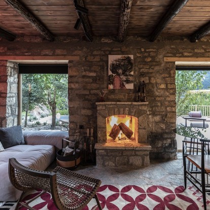 Secret Paradise: Μια πανέμορφη κατοικία στο Καρπενήσι προσφέρει τον απόλυτο συνδυασμό πολυτέλειας και απομόνωσης